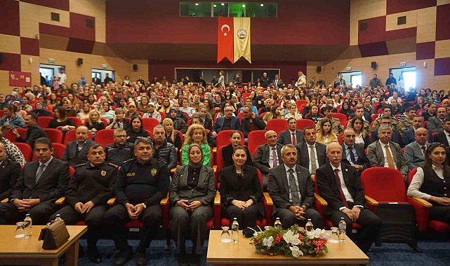 Vali Sezer: "Uyuşturucuyla mücadelede en büyük görev ailelere düşüyor"