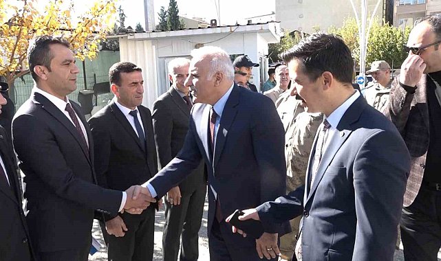 Vali Zorluoğlu Kulp ilçesinde vatandaşları dinledi