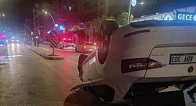Van'da iki otomobil çarpıştı: 2 yaralı