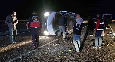 Van'da minibüs takla attı: 3 yaralı
