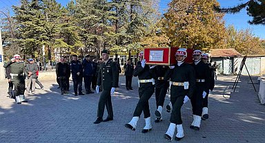 Vefat eden Kıbrıs gazisi son yolculuğuna uğurlandı