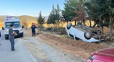 Virajı alamayan araç takla attı; 2 yaralı