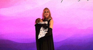 Wilma Elles: "Annelik ve kariyer bir arada yürütülebilir"