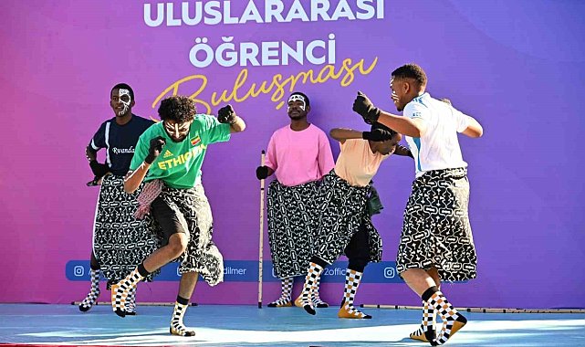 Yabancı öğrenciler kültürlerini tanıttı