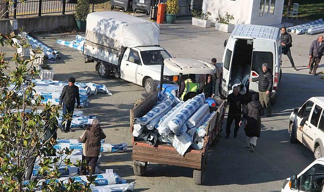 Yalova'da 167 çiftçiye 59 ton sera naylonu dağıtıldı