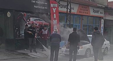 Yanan aracı oto yıkama tabancası ile söndürdüler