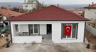 Yangının izleri silindi: Zihinsel engelli "Polis Adem" ve ailesi yeni evine kavuştu