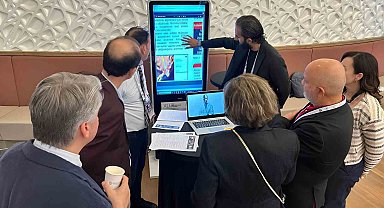 Yapay zekâ tabanlı akademisyen, dünya bilim tarihine geçti