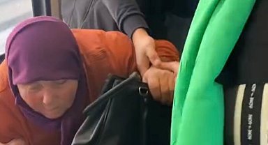 Yaşlı kadın toplu taşımada yer alamayınca baygınlık geçirdi