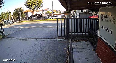 Yaya geçidinden geçerken aracın çarptığı kız çocuğu ağır yaralandı
