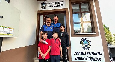 Yerde buldukları parayı zabıtaya teslim ettiler