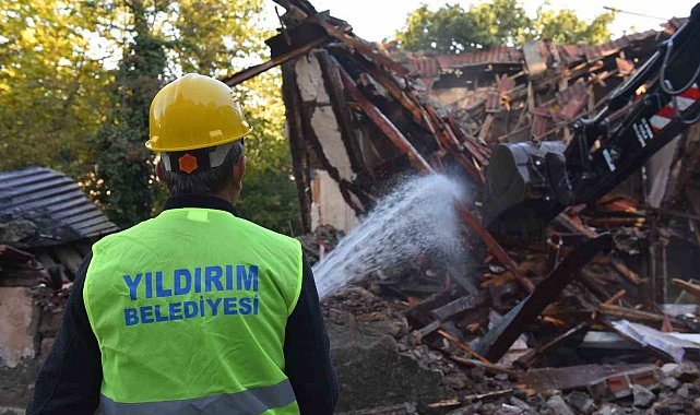 Yıldırım'da metruk durumdaki yapılar yıkılıyor