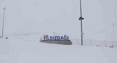 Yıldız Dağı Kayak Merkezi'nde kar kalınlığı 10 santimetreye ulaştı