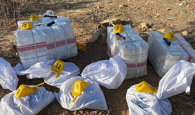 Yol kenarına bırakılan çuvallardan binlerce silah parçası çıktı