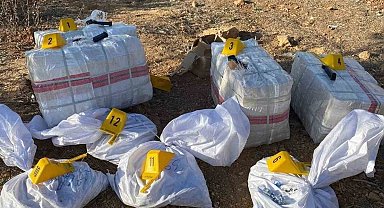 Yol kenarına bırakılan çuvallardan binlerce silah parçası çıktı