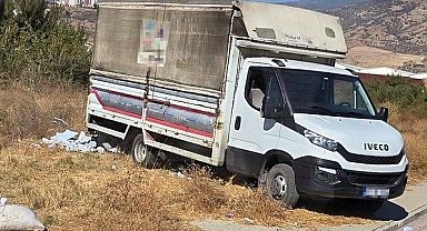 Yol kenarına moloz döken vatandaşa, Efeler Belediyesi zabıta ekipleri geçit vermedi