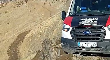 Yoldan çıkan araç uçurumun kıyısından kıl payı ile kurtarıldı