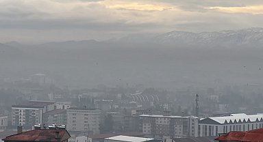 Yüksekova sis altında