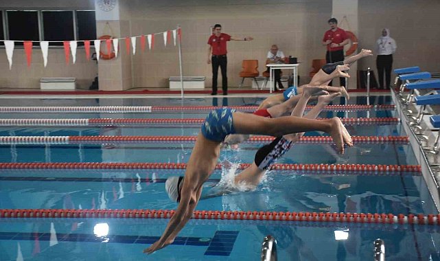 Yüzme müsabakalarında 479 sporcu yarışacak
