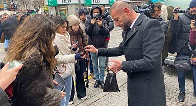 Zafer Partisi Eskişehir İl Başkanlığı'ndan kadınlara yasaklı biber gazı ikramı