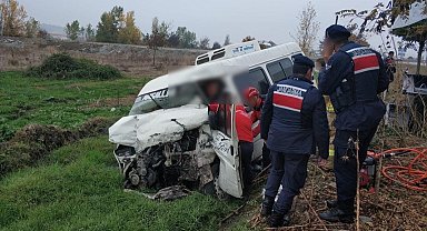Zincirleme kazada sürücünün sıkıştığı araç çalıntı çıktı