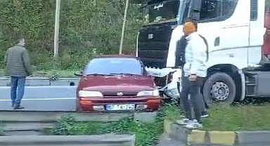 Zonguldak Ereğli'de otomobil ile tır çarpıştı