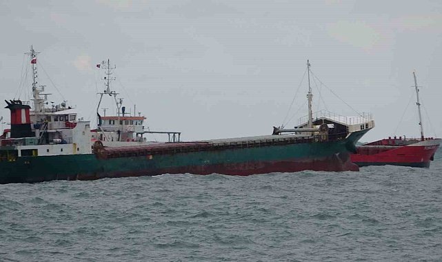 Zonguldak'ta yük gemileri denizde adeta beşik gibi sallandı