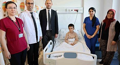 10 yaşındaki Berat, milyonda bir görülen tümörden Adana'da kurtuldu