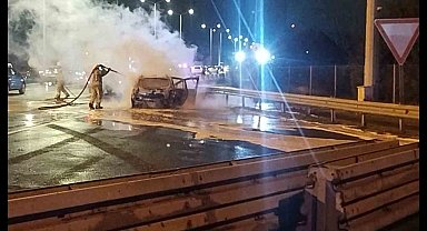 15 Temmuz Şehitler Köprüsü'nde otomobil alev alev yandı