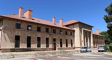 1939'daki depremde ayakta kalan tek bina