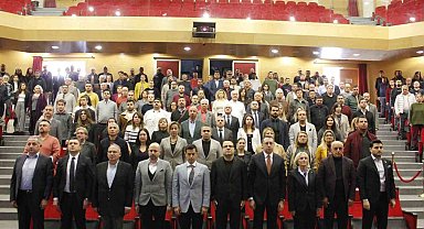 'Dünyaya Karşı Türkiye' konferansı Marmaris'te yapıldı