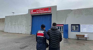 5 yıl 3 ay 6 gün hapis cezası ile aranan şahsı jandarma yakaladı