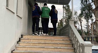 Adana'da aranan 2 şahıs yakalandı