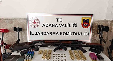 Adana'da evde 23 sikke ve 5 silah çıktı