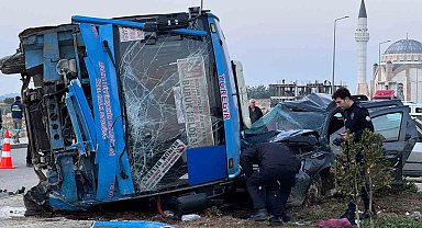 Adana'da yolcu midibüsü ile cip çarpıştı: 7 yaralı