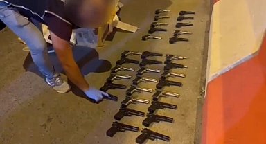 Adana'da yolcu otobüsünde 40 ruhsatsız silah ele geçirildi