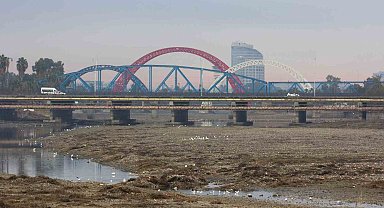 Adana'yı yağışlı hava etkisi altına aldı