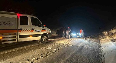 Adıyaman'da kar nedeniyle yolda mahsur kalan 9 kişi kurtarıldı
