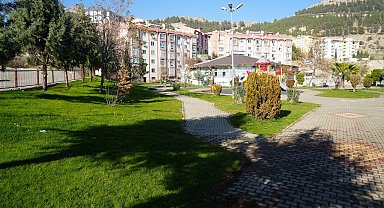 Adıyaman'da park ve bahçelerin onarımı devam ediyor