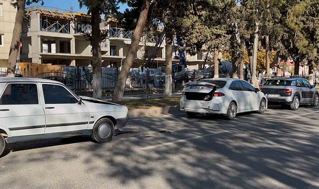 Adıyaman'da üç aracın karıştığı kazada 1 kişi yaralandı