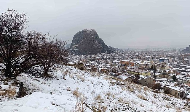 Afyonkarahisar'da kar yağışı etkili oldu