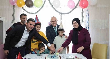 Ağrı Valisi Koç'tan kalp hastası çocuğa sürpriz doğum günü