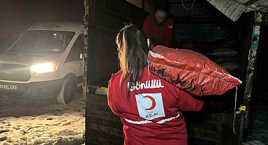 Ağrı'da kışın zorlu şartlarına karşı Kızılay, ihtiyaç sahiplerine kömür desteği sağlıyor