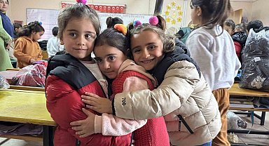 Ağrı'da köy okulu öğrencilerine sıcak bir dokunuş