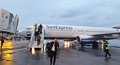 Ajet'ten bilet alan vatandaşları SunExpress'e bindirip, arıza sebebiyle indirdiler