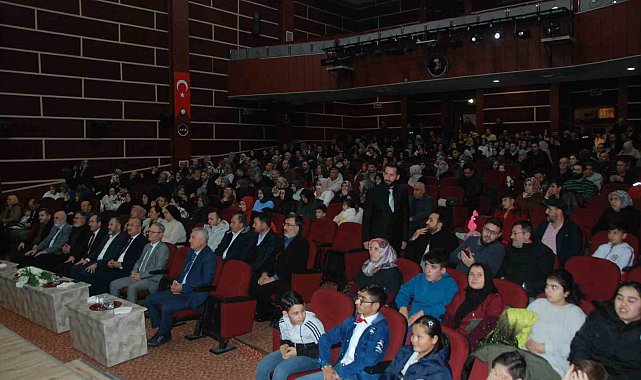 Akşehir'de Modern Çağın Sorunu Baba Yoksunluğu konferansına yoğun ilgi