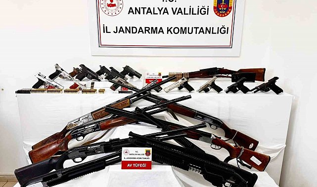 Alanya'da 11 adrese eş zamanlı silah ve uyuşturucu operasyonu