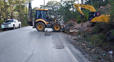 Alanya'da kuzeyde kar, güneyde heyelanla mücadele devam ediyor