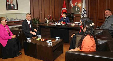 Ali Yıldırım Sezer koltuğunu Anıl Ege'ye devretti