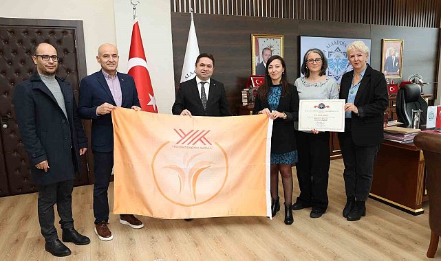ALKÜ'de turuncu bayrak gururu